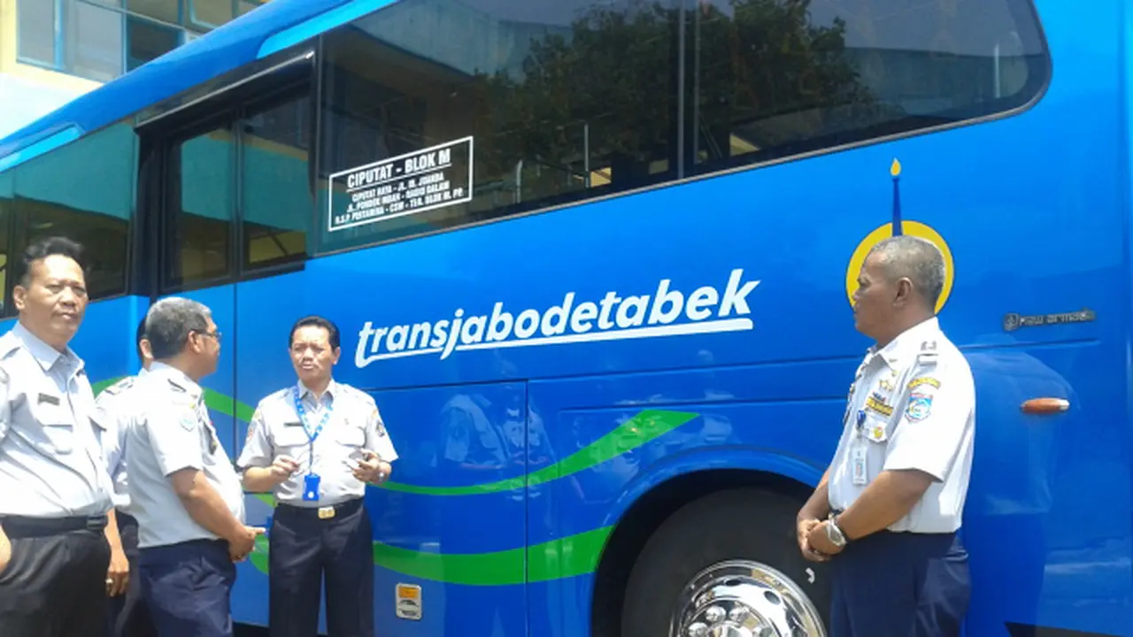 Bus Ciputat-Blok M