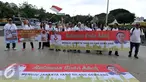 Puluhan Masyarakat mendeklarasikan kegiatan "Relawan Cinta Ahok" di Taman Pandang, Jakarta (17/9). Dalam kegiatan tersebut mereka mendukung dan berharap Gubernur Basuki T Purnama kembali mencalonkan diri pada Pilkada 2017-2022. (Liputan6.com/Johan Tallo)
