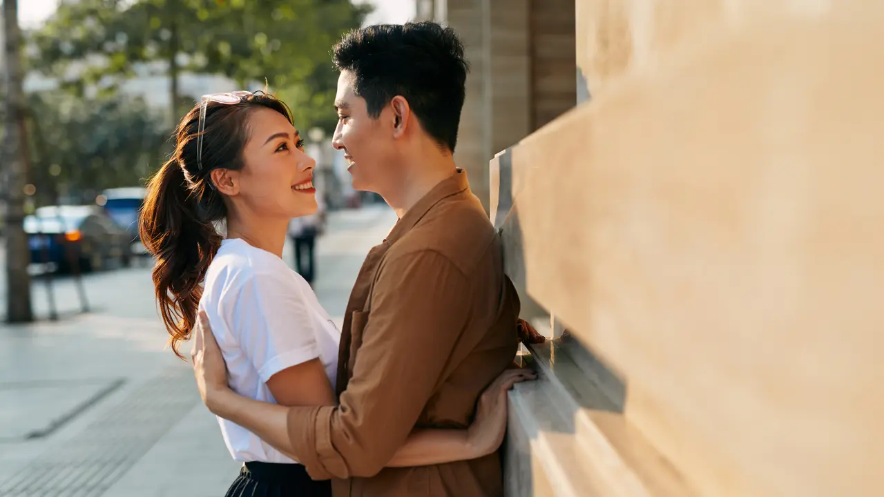 perempuan dan pasangan 23 agustus romantis