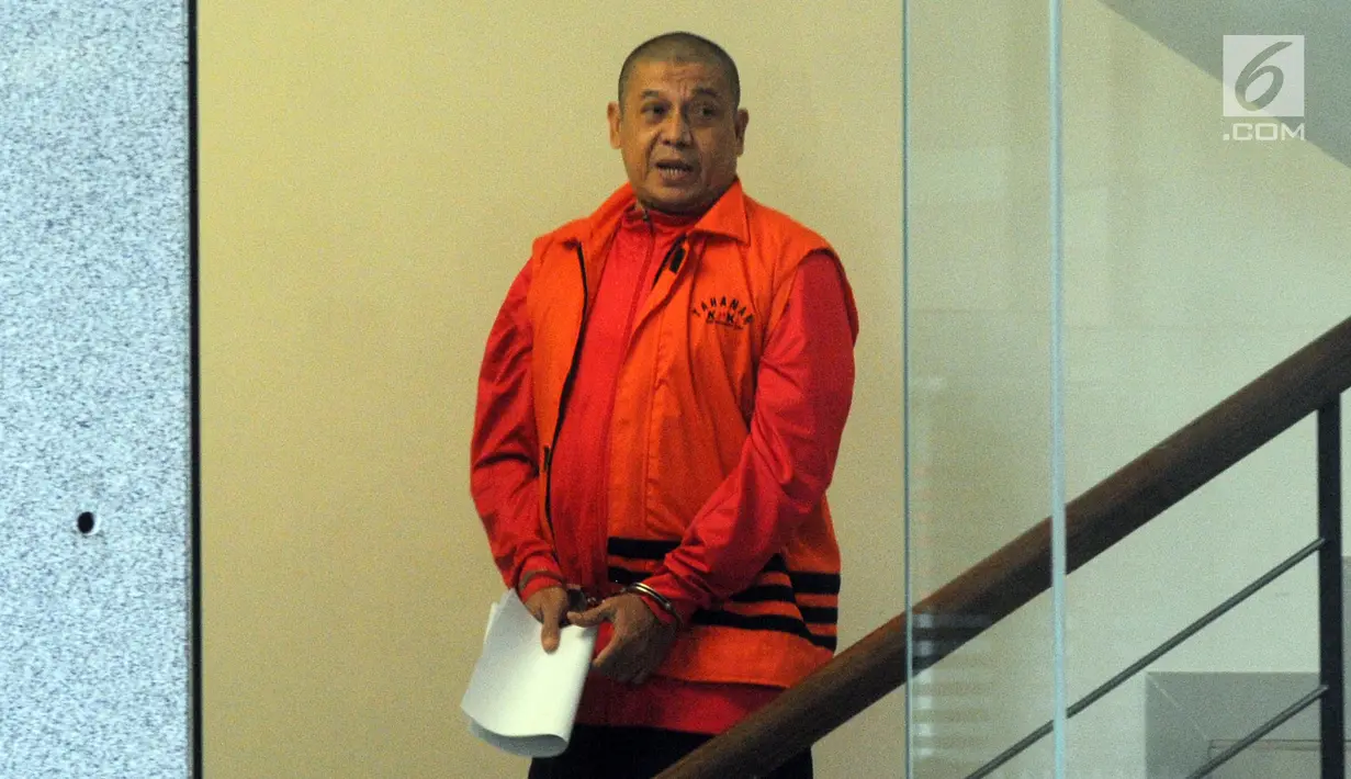 Pejabat Pembuat Komitmen pada Kemenpora Adhi Purnomo usai pemeriksaan di Gedung KPK, Jakarta, Selasa (12/3). Mereka diperiksa sebagai tersangka terkait kasus suap dana hibah dari pemerintah melalui Kemenpora kepada KONI. (merdeka.com/Dwi Narwoko)