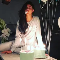 Hari bahagia barusaja dilalui oleh Selena Gomez. Tepat di tanggal 22 Juli 2017 lalu, Selena baru saja genap berusia 25 tahun. Namun sayangnya, di hari ulang tahunnya itu tak tampak The Weeknd, sang pujaan hati. (Instagram/Selenagomez)