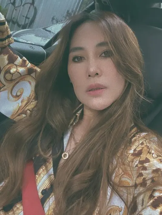 <p>Tak hanya bentuk badan yang aduhai, wajah Ina Thomas juga tidak terlihat ada kerutan. [Foto: instagram.com/inathomas]</p>