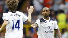 Striker Tottenham Hotspur Jermain Defoe (kanan) merayakan gol dengan Luka Modric dalam laga lanjutan Liga Premier melawan Blackpool di White Hart Lane, 7 April 2011. AFP PHOTO/IAN KINGTON