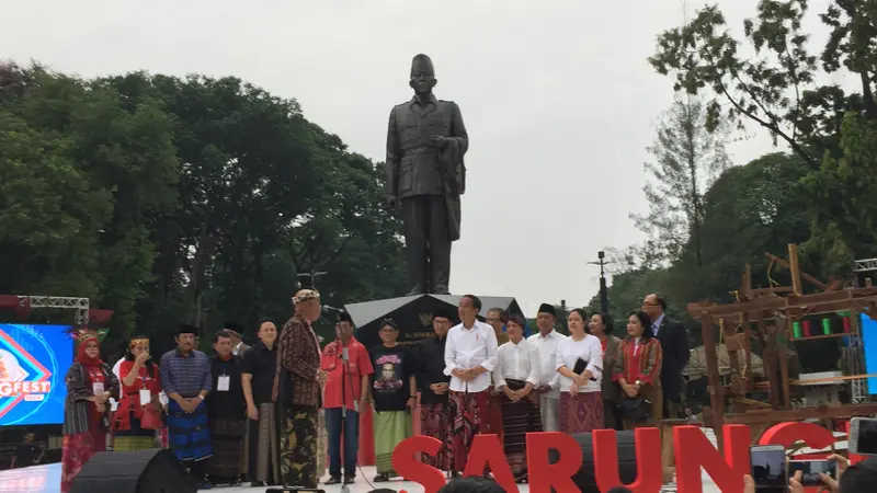 Presiden Jokowi menghadiri Sarung Fest atau festival sarung Indonesia 2019.