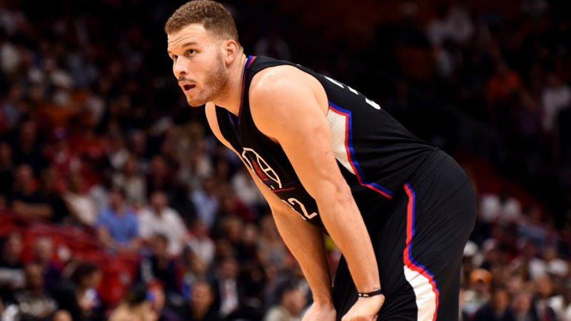 Forward Los Angeles Clippers, Blake Griffin, dijadwalkan menjalani operasi lutut minor pada beberapa hari ke depan dan diperkirakan harus absen hingga Januari 2017. (Bola.com/Twitter/CBSSportsNBA)