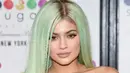 Hubungan yang telah kandas nampaknya tak menjadi jaminan untuk tak memiliki rasa cinta lagi dengan sang mantan pacar. Seperti Kylie Jenner yang kabarnya masih memikirkan sosok Tyga walaupun sudah putus. (AFP/Bintang.com)