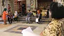 Panitia pernikahan Putri Presiden Joko Widodo, Kahiyang Ayu dan Bobby Nasution melakukan geladi resik di Graha Saba, Solo, Senin (6/11). Gedung tersebut adalah tempat berlangsungnya akad nikah dan resepsi Kahiyang-Bobby. (Liputan6.com/Angga Yuniar)