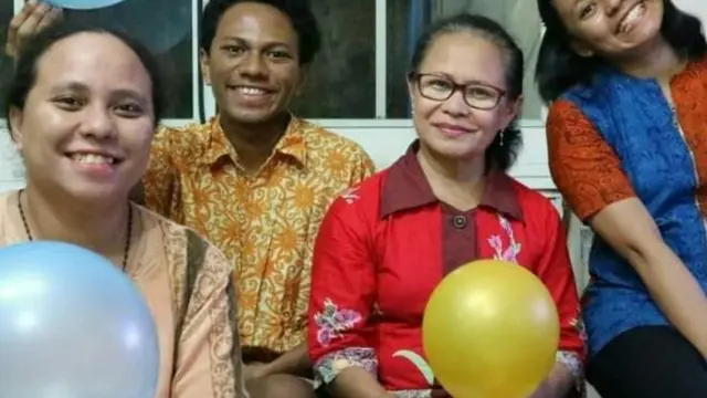 Miliki Semangat Layaknya Kartini, Wanita Ini Mengajar Siswa dengan Cara yang Kekinian