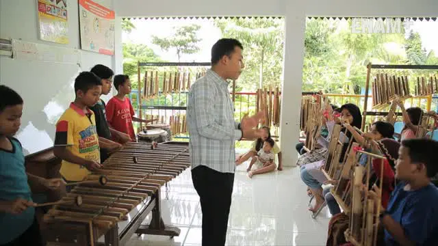 Sudah dua tahun Ruang Publik Terpadu Ramah Anak (RPTRA) Cililitan dijadikan tempat berlatih angklung bagi anak-anak sekitar.