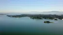 Foto dari udara yang diabadikan pada 1 September 2020 menunjukkan pemandangan Waduk Miyun di pinggiran timur laut Beijing, China.  Selama 60 tahun terakhir, Waduk Miyun telah menyediakan sebanyak lebih dari 39 miliar meter kubik air untuk Beijing dan daerah sekitarnya. (Xinhua/Zhang Chenlin)