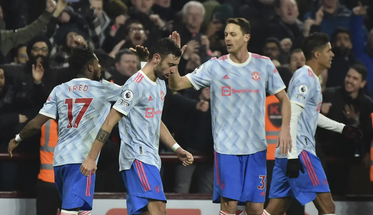 Sempat unggul dua gol, Setan Merah harus rela berbagi angka usai bermain imbang 2-2 melawan tuan rumah. Manchester United berhasil unggul dua gol terlebih dahulu melalui brace Bruno Fernandes pada menit ke-6 dan 67. (AP/Rui Vieira)