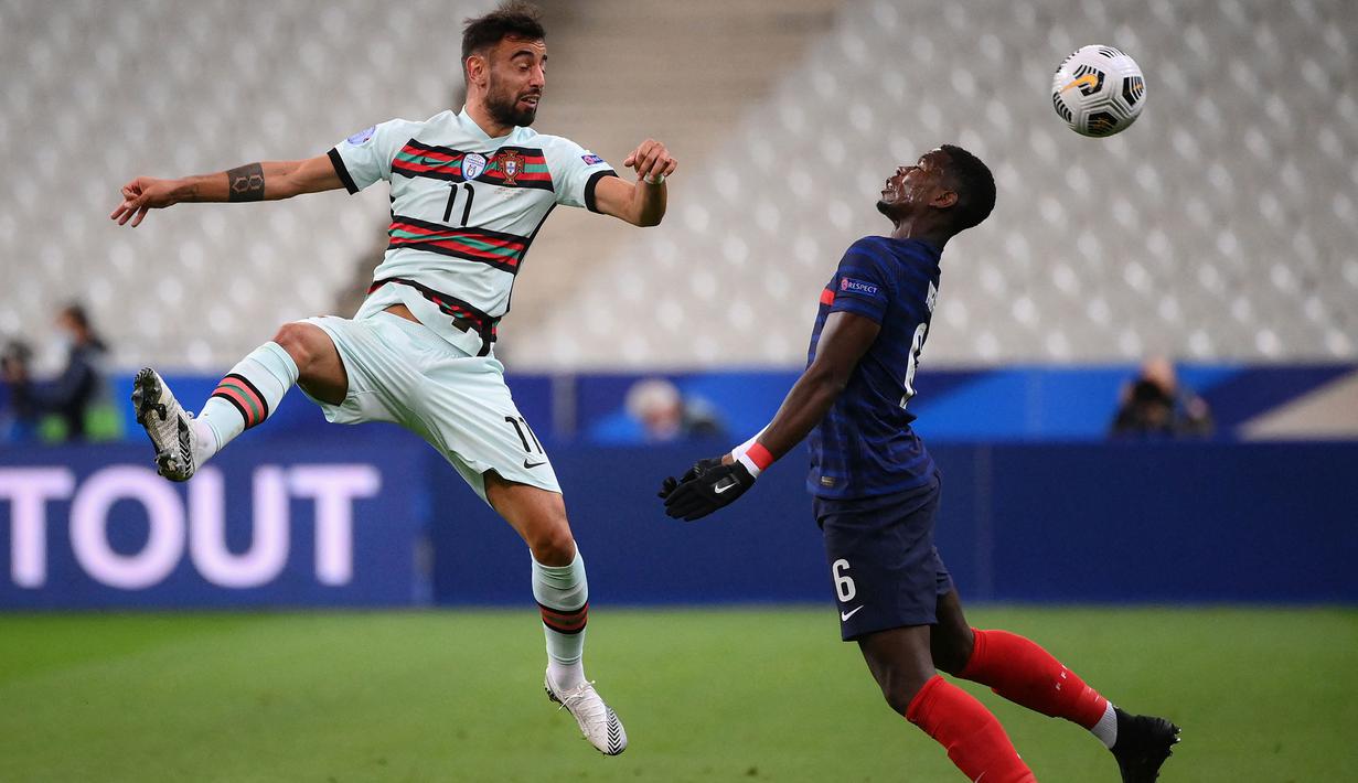 Alasan keempat adalah sarang bintang di lini tengah mereka. Bruno Fernandes yang tampil apik bersama MU musim ini, diprediksi akan menunjukkan kualitasnya bersama Danilo Pereira, Joao Moutinho, Sergio Oliveira, William Carvalho, Ruben Neves dan Renato Sanches. (Foto: AFP/Franck Fife)