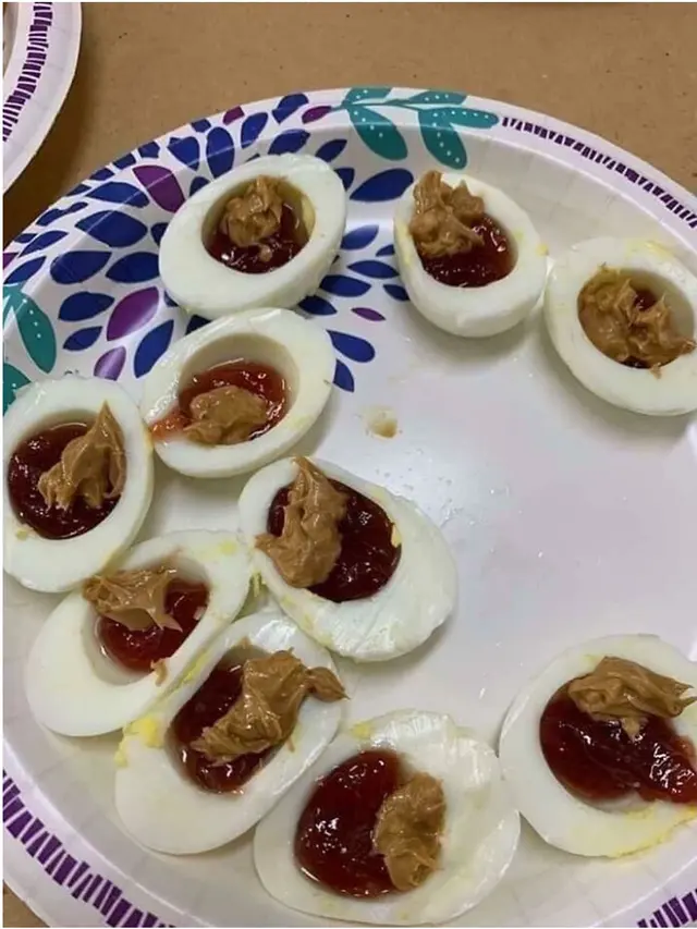 6 Potret Makanan Ini Disajikan Mirip Kotoran, Bikin Enggak Selera Makan