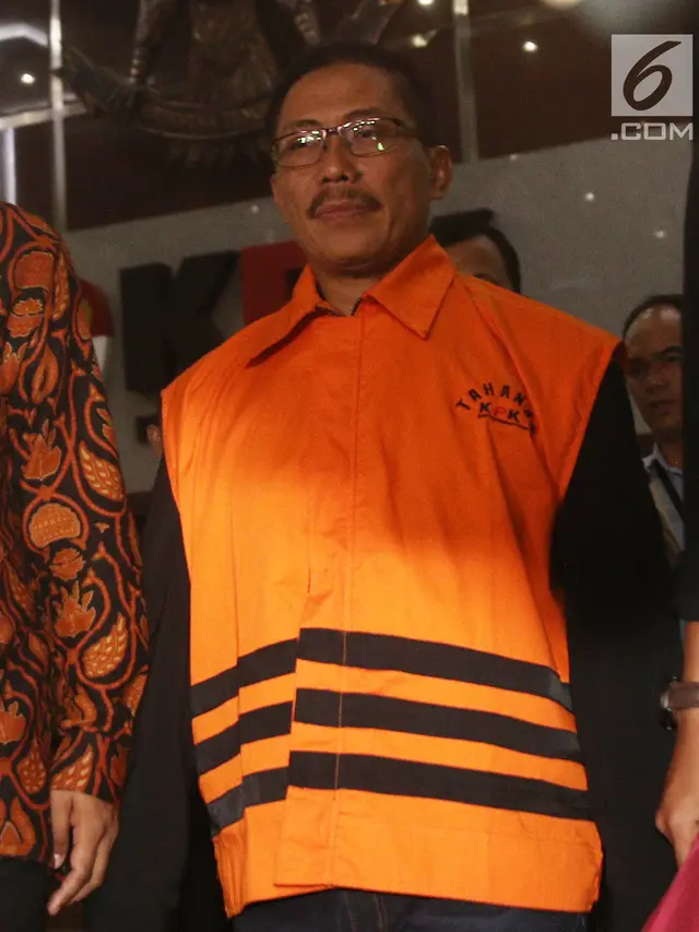 Bupati Cirebon Purwadi Sastra Resmi Ditahan Komisi Pemberantasan Korupsi (KPK)