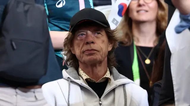 Mick Jagger habiskan waktu dengan putranya Deveraux di Olimpiade Paris
