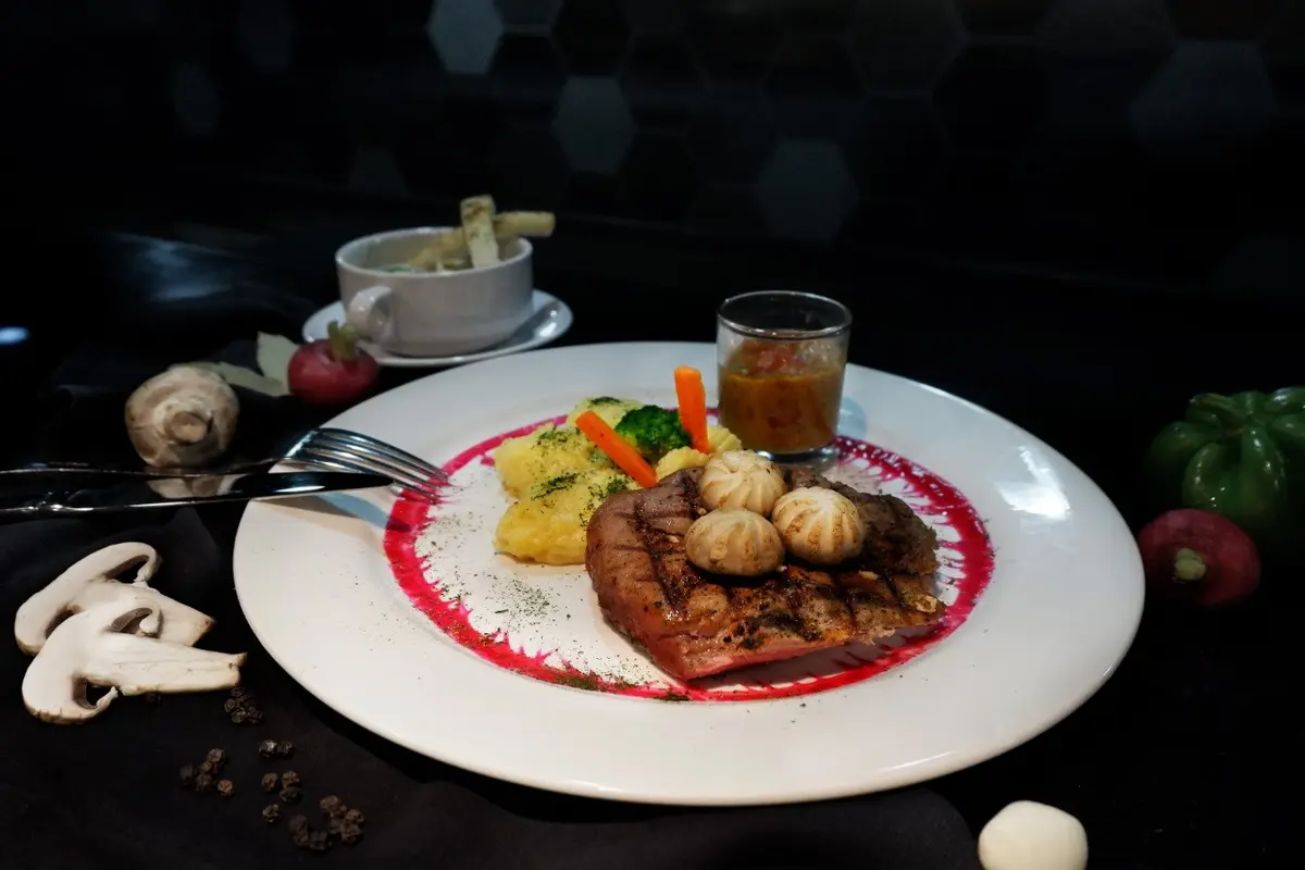 SKY LOUNGE di éL Hotel Royale Bandung