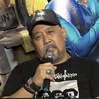 Indro Warkop langsung meluapkan bentuk kasih sayangnya saat Tora kembali ke dalam keluarga Kecil Warkop DKI Reborn.