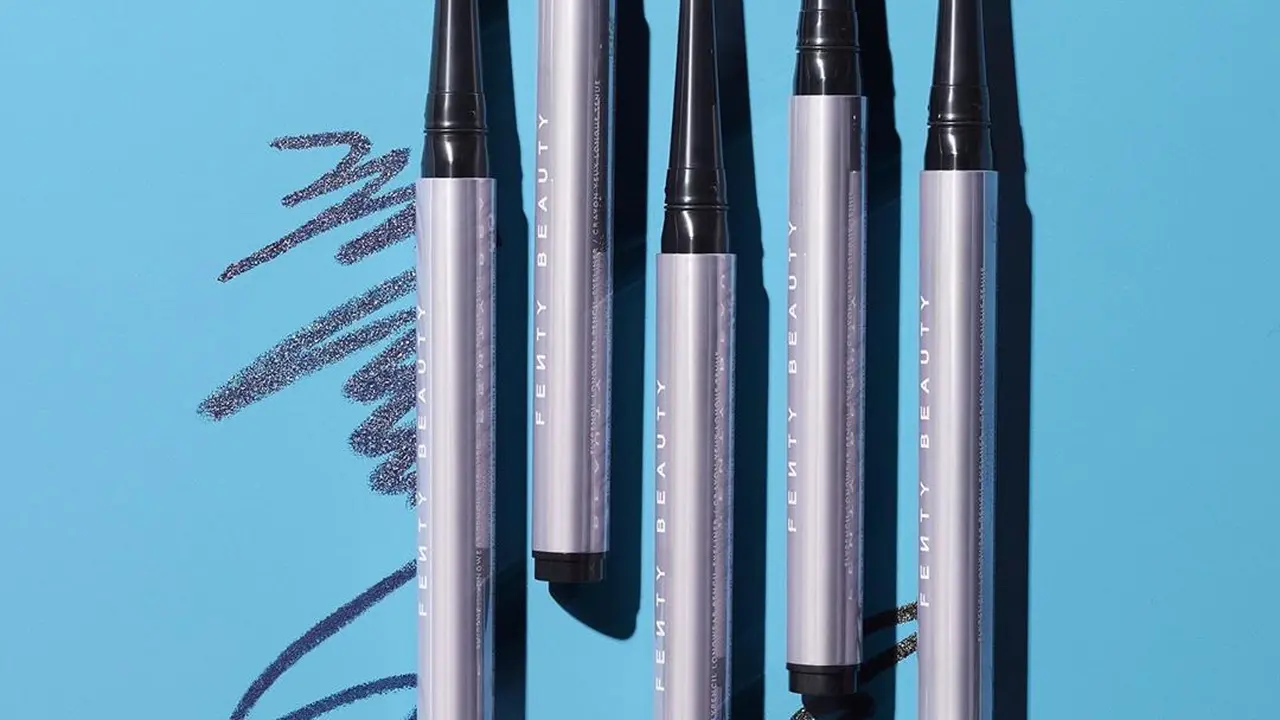 20 Warna Eyeliner dari Rihanna Tampilkan Tren Vibrant Makeup pada Mata