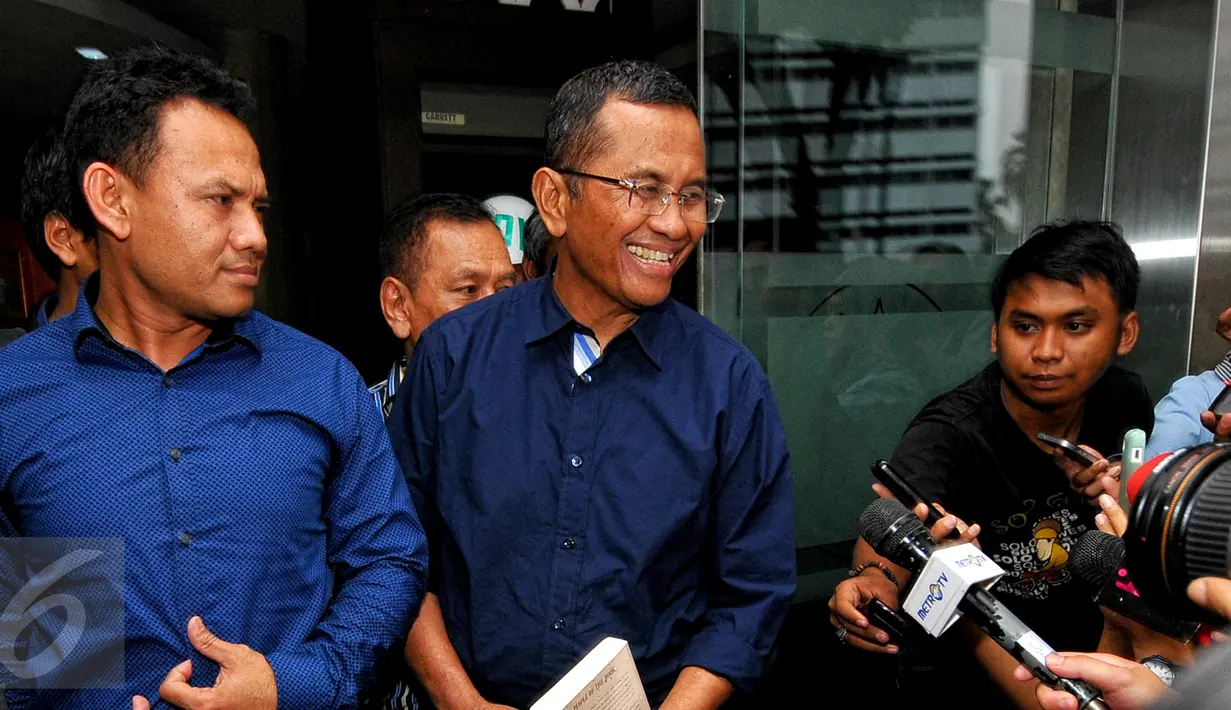 Dahlan Iskan memenuhi panggilan penyidik pidana khusus Kejaksaan Agung, Jakarta, Rabu (17/6/2015). Dahlan diperiksa sebagai saksi kasus dugaan korupsi pengadaan 16 mobil listrik di 3 perusahaan milik BUMN senilai Rp32 miliar. (Liputan6.com/Yoppy Renato)