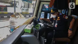 Proses ramp check untuk memastikan keamanan serta keselamatan penumpang. (Liputan6.com/Angga Yuniar)