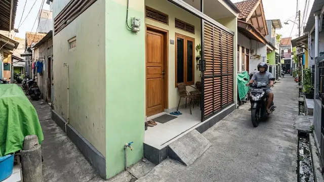 Desain Teras Rumah Gang Sempit agar Motor Tetangga Tetap Bisa Lewat