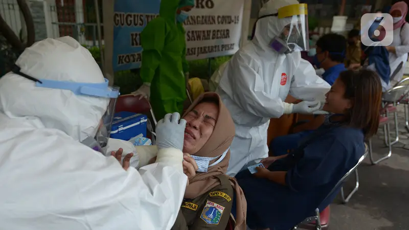 Tim Medis Swab Tes Pegawai Kecamatan