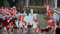 Presiden Prabowo Subianto menerima kunjungan kenegaraan Presiden Peru Dina Ercilia Boluarte Zegarra, di Istana Merdeka, Jakarta, Senin (11/8/2025). Ini merupakan kunjungan balasan dari lawatan Prabowo ke Peru pada November 2024 lalu. (Bay ISMOYO/AFP)