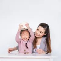 Mengatur keuangan./Copyright shutterstock.com/g/NATTAKORN%2BMANEERAT