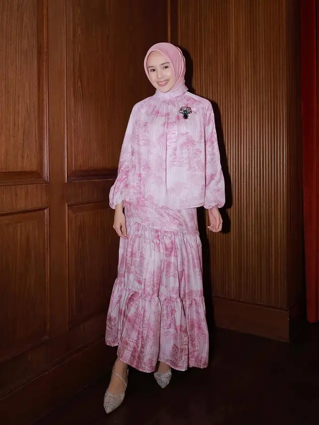 6 Potret Beby Tsabina di Promosi 'Setetes Embun Cinta Niyala', Menawan Berhijab Pink