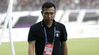 Pelatih Persita Tangerang, Widodo Cahyono Putro, saat melawan PSM Makassar pada laga Shopee Liga 1 di Stadion Sport Center Tangerang, Jumat, (6/3/2020). Kedua tim bermain imbang 1-1. (Bola.com/M Iqbal Ichsan)
