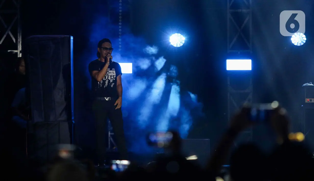 Mulai dari Ronan Keating, A1, Steelheart, Slank, dan Jamrud (hari pertama); Suede, Frente!, Search, Dewa 19 ft Ari Lasso & Virzha, hingga Ebiet G. Ade. (Liputan6.com/Herman Zakharia)