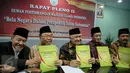 (ki-ka) Prof. Dr. Mawan Abdurrahman, Prof. Dr. KH. Didin Hafiduddin, Ketua MUI Din Syamsuddin, Prof. Dr. H. Nazaruddin Umar, Dr. H. Noor Achmad beri keterangan pers Rapat Pleno II Dewan Pertimbangan MUI di  Jakarta, (25/11). (Liputan6.com/Faizal Fanani)