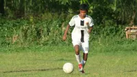 Yoel Cornelius Juwadi, pemain yang lolos seleksi Bhayangkara FC U-16 dan dipersiapkan untuk EPA U-16 2021. (Bola.com/Gatot Susetyo)