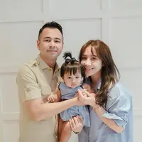 Intip penampilan terbaru Nagita Slavina dengan poni. [@raffinagita1717].