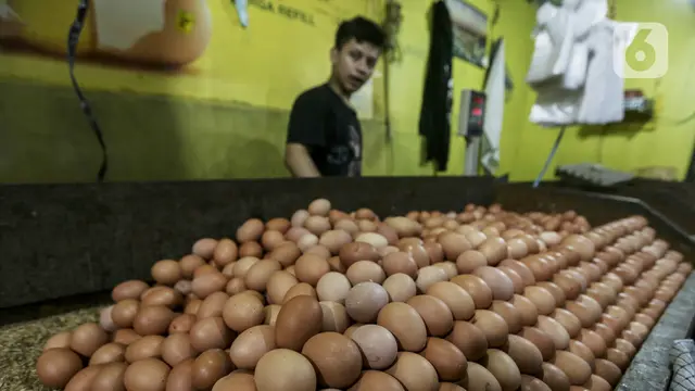 FOTO: Jelang Tahun Baru, Harga Telur Ayam Alami Kenaikan
