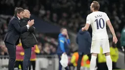 Menjalani pertandingan di Tottenham Hotspur Stadium, Jumat (5/11/2021), Antonio Conte langsung menurunkan skuad terbauknya.  Pelatih asal Italia ini masih menerapkan formasi andalannya, 3-4-3. (AP/Frank Augstein)
