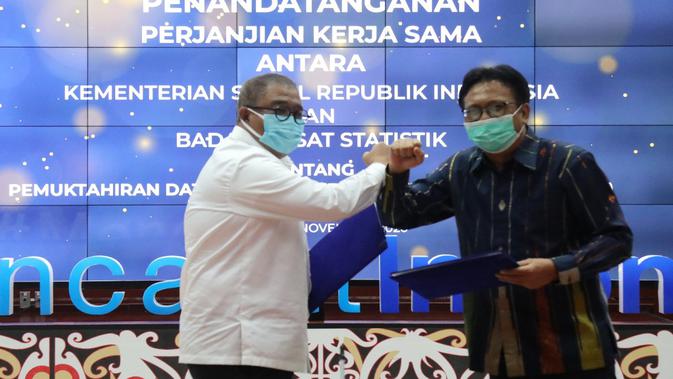 Sekretaris Jenderal Kemensos Hartono Laras melakukan penandatanganan PKS dengan Sestama BPS Margo Yuwono di Kantor BPS, Jakarta (11/11).