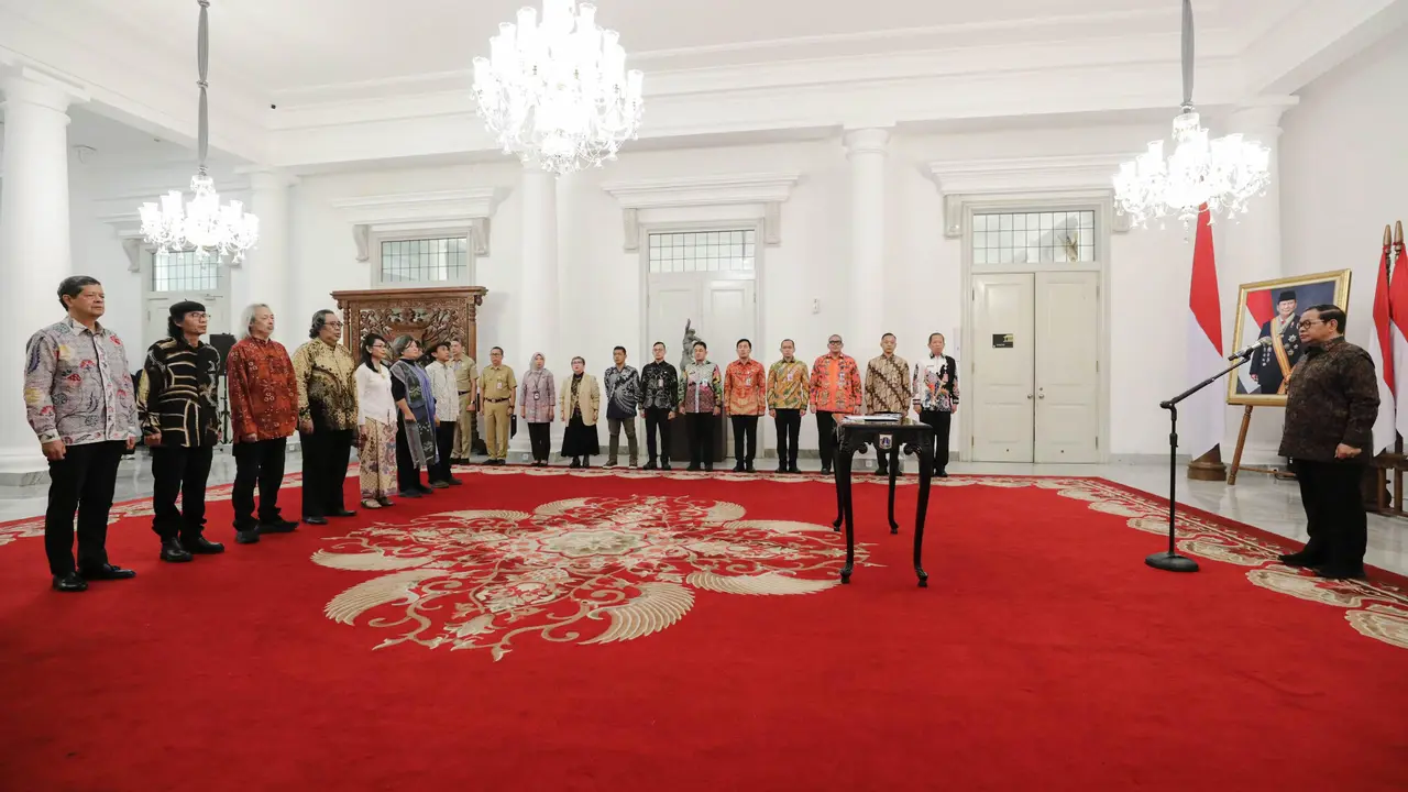 Gubernur DKI Jakarta Pramono Anung mengukuhkan 16 anggota Akademi Jakarta periode 2026-2031 di Balai Kota DKI Jakarta pada Selasa (23/6/2026). (Foto: Pemprov DKI Jakarta)