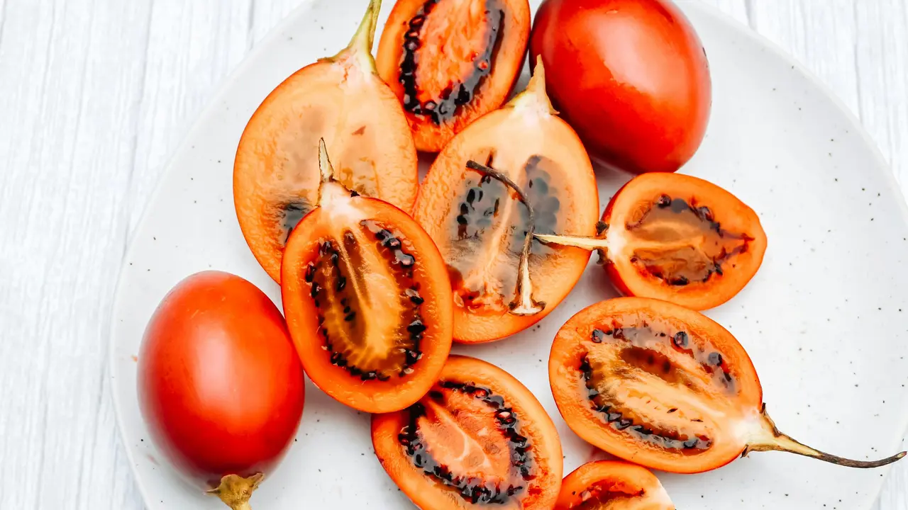Terong Belanda//copyright pexels/Studio Naae