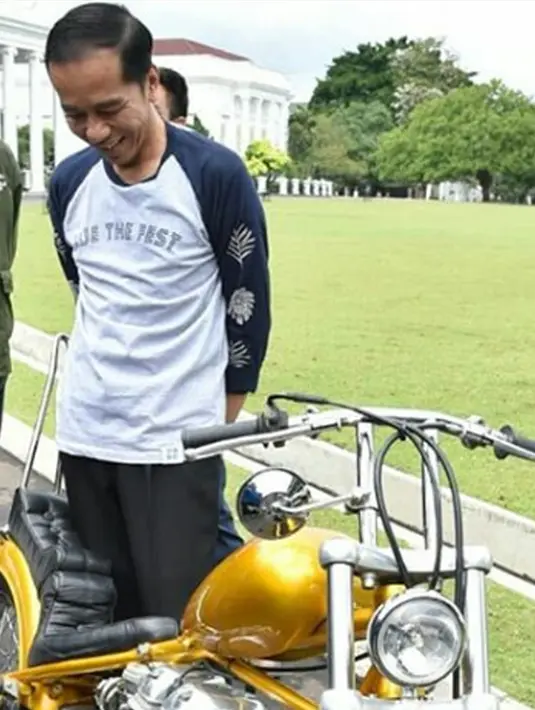 Motor Chopper Jokowi merupakan karya anak bangsa. Menurut Jokowi, kreativitas buatan tangan seperti inilah kekuatan Indonesia di mata dunia. (Instagram/sekretariat.kabinet)