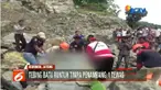 Peristiwa ini terjadi saat mereka sedang menggali bagian bawah tebing. Tanpa diduga tebing setinggi 20 meter runtuh dan menimpa ketiganya.