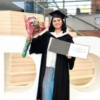 Potret wisuda Pruistin anak sulung Shahnaz Haque (Sumber: Instagram/@shahnaz.haque)