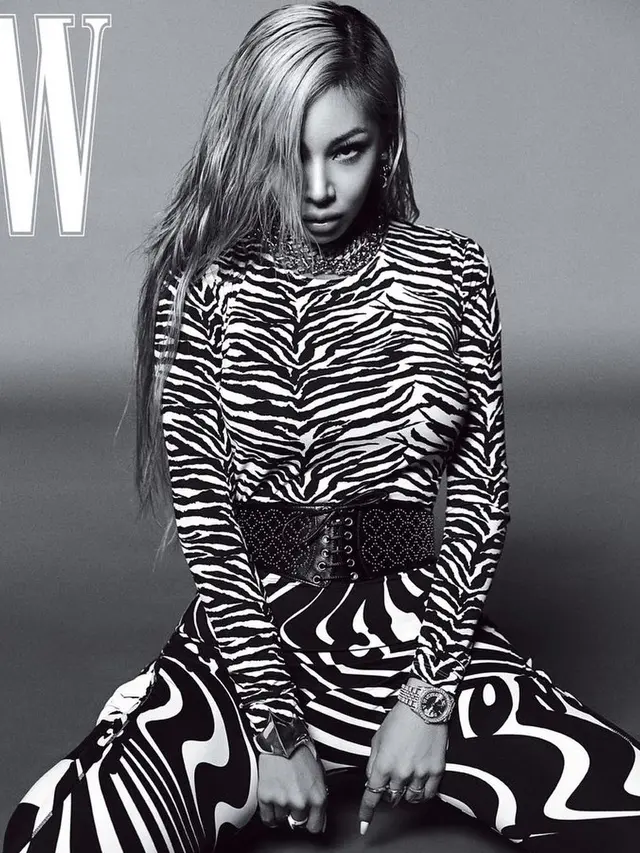 Jennie BLACKPINK Kenakan Tweed Coat dan Dress Chanel Seharga Ratusan Juta untuk Cover Majalah