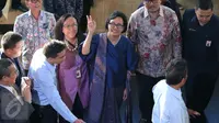 Menteri Keuangan yang baru Sri Mulyani Indrawati saat tiba di Kementrian Keuangan, Jakarta, Rabu (27/7). Sri Mulyani dipercaya Jokowi menjabat Menteri Keuangan (Menkeu) menggantikan Bambang Brodjonegoro. (Liputan6.com/Angga Yuniar)