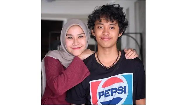 Kompak Banget, 5 Artis Ini Akrab dengan Anak Tiri