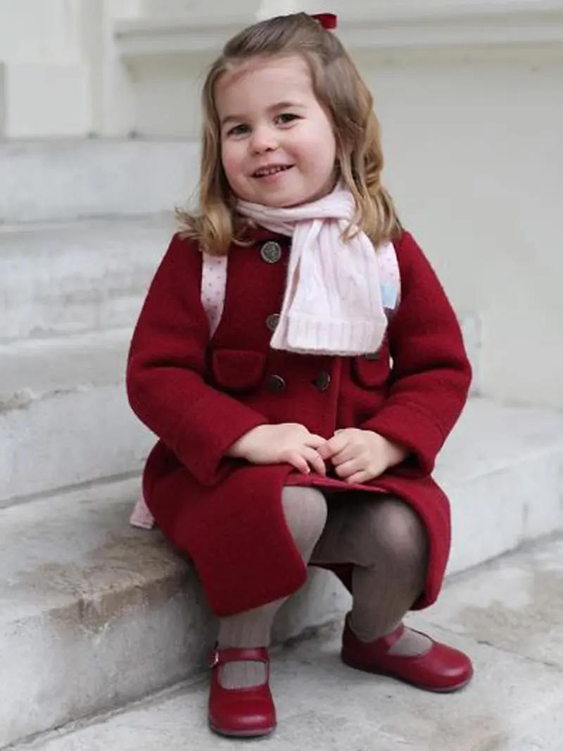 Putri Charlotte di Hari Pertama Sekolah