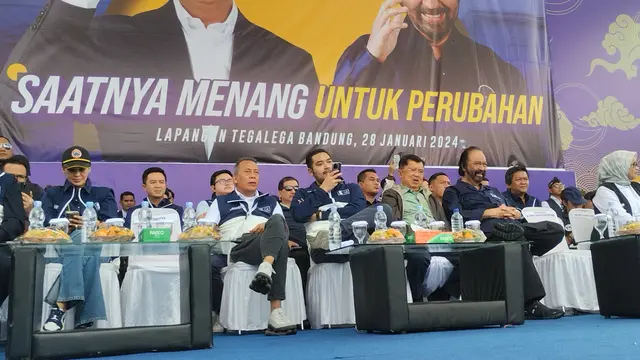 Ketua Umum (Ketum) Partai NasDem Surya Paloh turun gunung mendampingi Calon Presiden (Capres) nomor urut 01 Anies Baswedan dalam kampanye akbar di Bandung, Jawa Barat (Jabar).