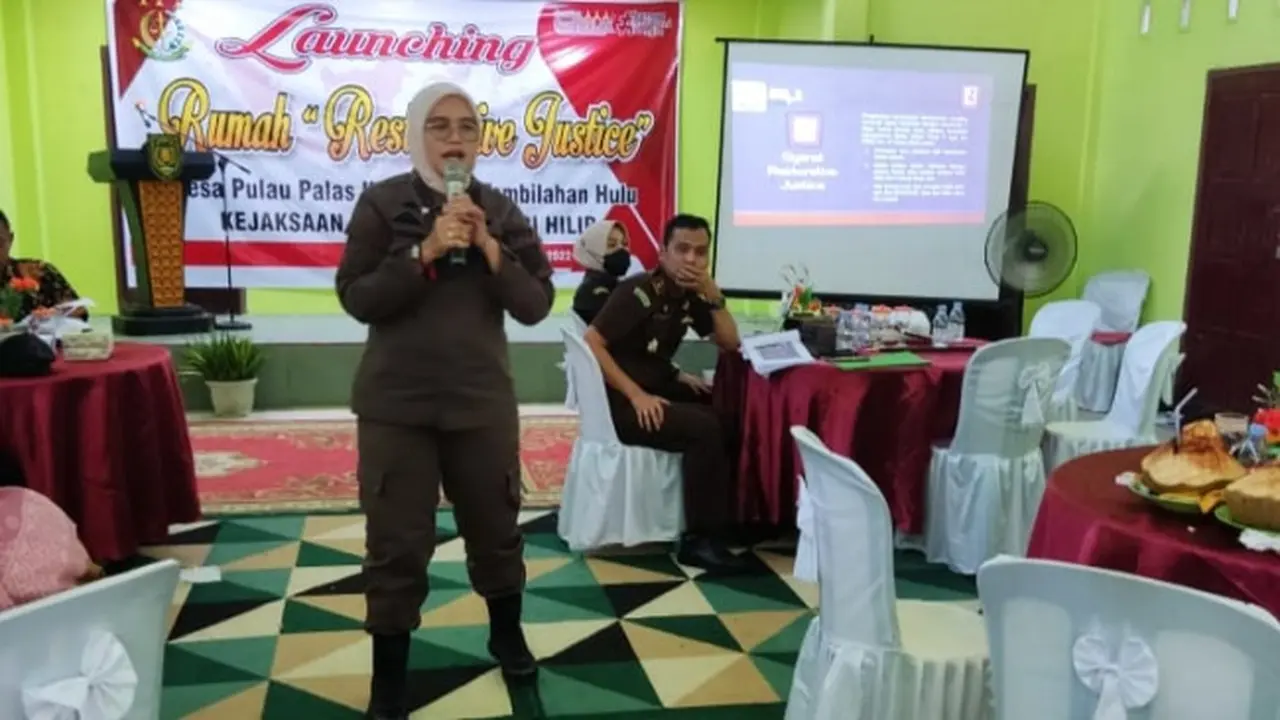 Kepala Kejari Inhil dalam peresmian Rumah Restorative Justice dan penyuluhan hukum kepada masyarakat.