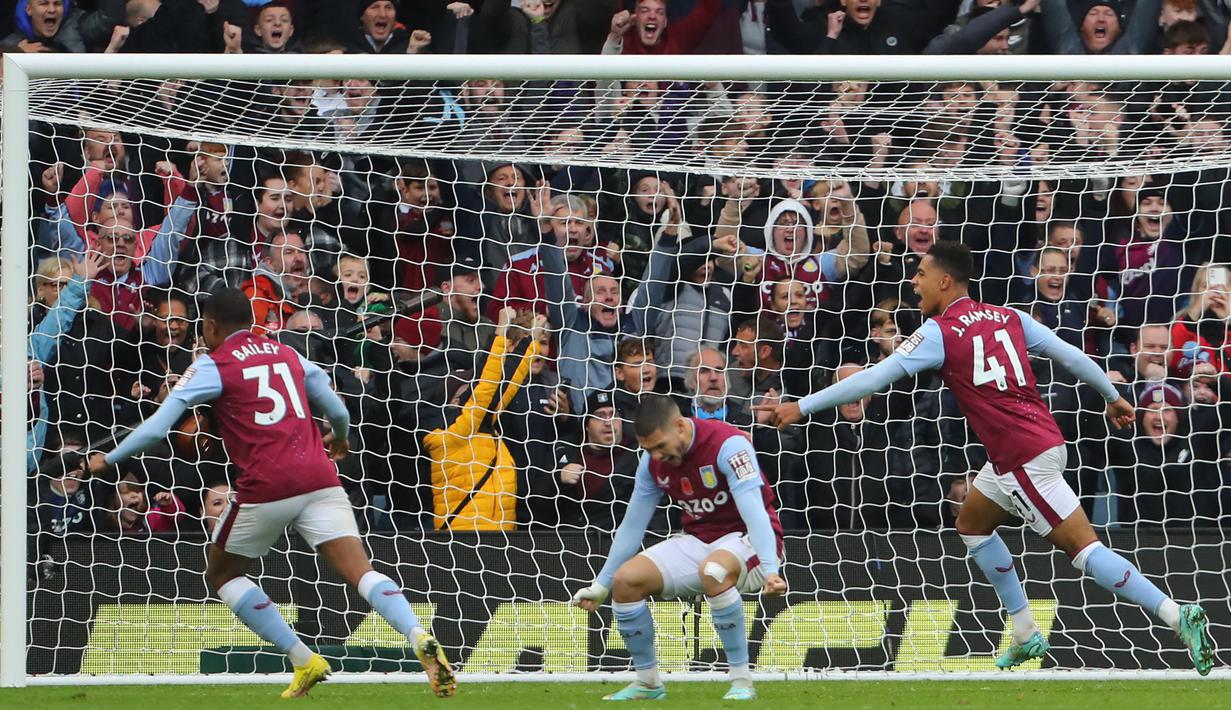 Aston Villa berhasil mengalahkan Manchester United dengan skor 3-1 di Villa Park. Performa Ramsey menjadi salah satu alasan kemenangan Villa. Ramsey membuat assist untuk gol pembuka Villa yang dicetak Leon Bailey di awal laga. (AFP/Geoff Caddick)