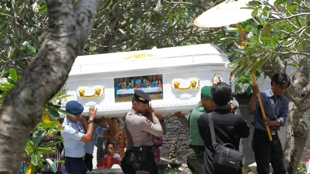 Jenazah besan Jokowi dibawa ke peristirahatan terakhir